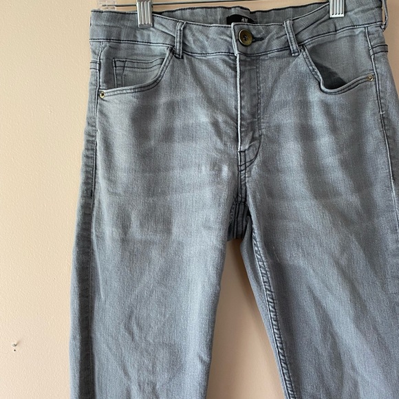 H&M Women’s Jeans | 10 | Gray Light Wash - Picture 4 of 13